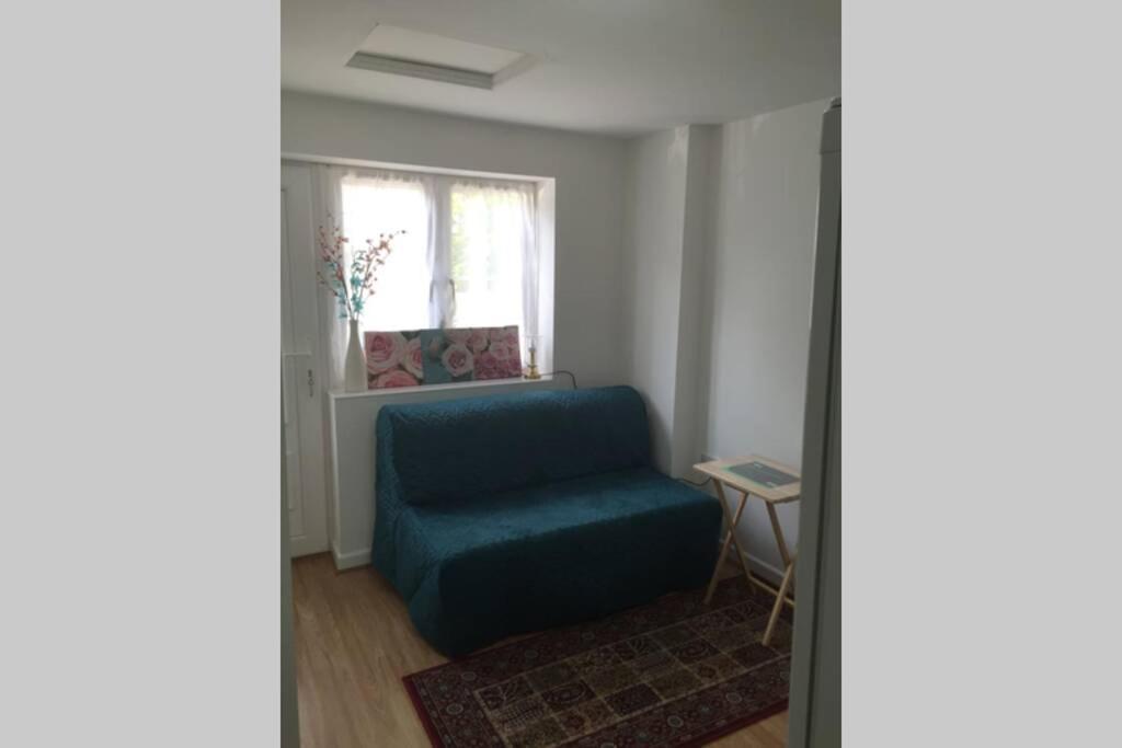 Private Studio Home Away From Home ... Sutton  Exterior foto